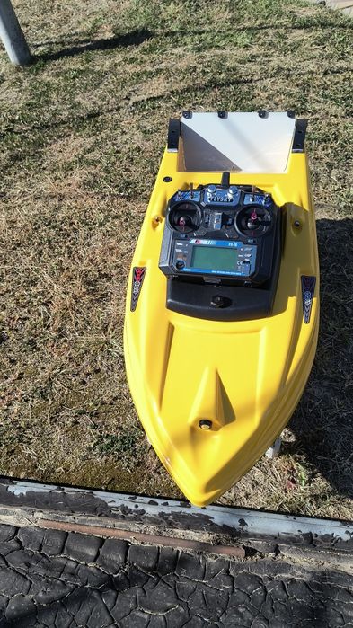 Кораблик для закорму риби