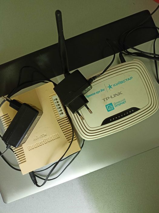 Два роутери MikroTik та Tp-Link