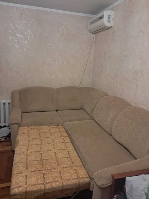 Диван віддам терміново