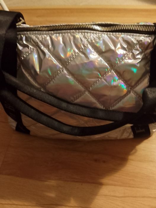 Nowa pikowana torebka srebrna holo na ramię z Fashion Bags