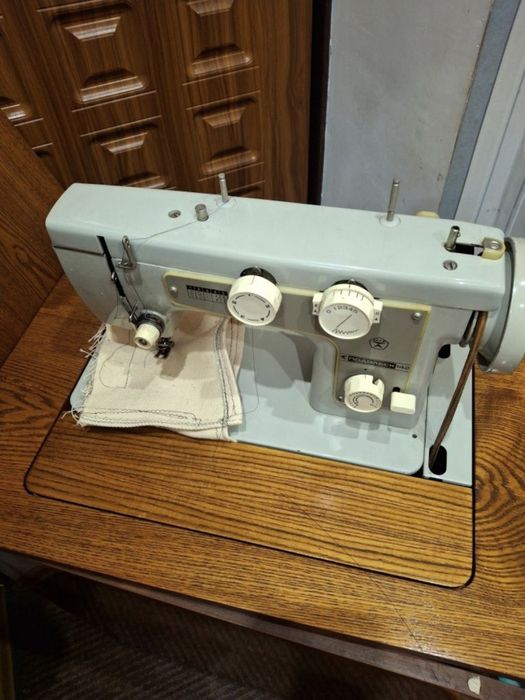 Швейная машинка Подольск 142