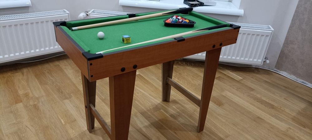 Міні біль'ярдний стіл.
