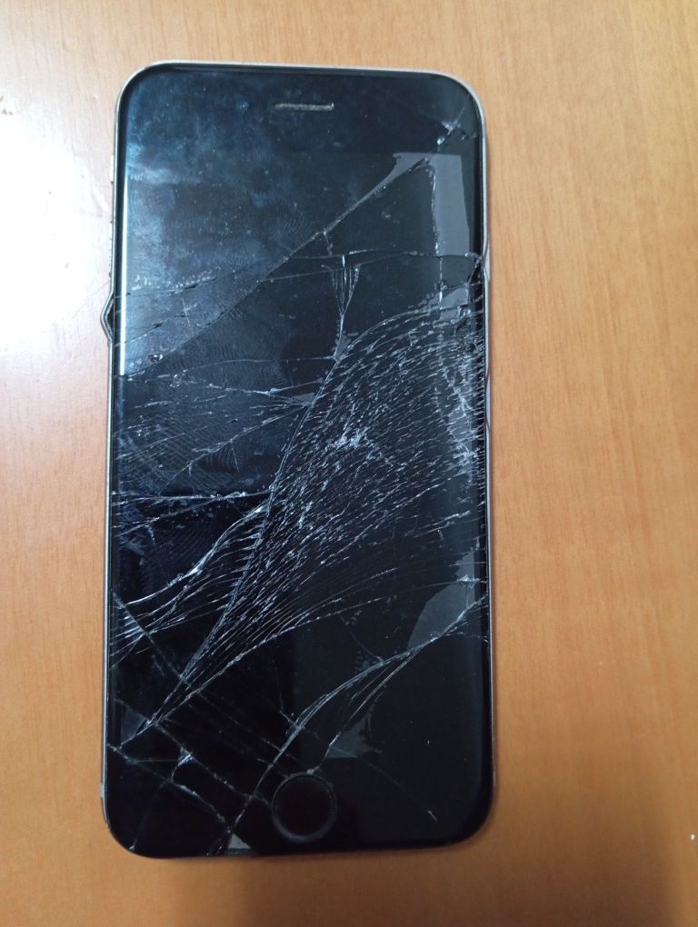 iPhone 6 ( atropelado / para peças )