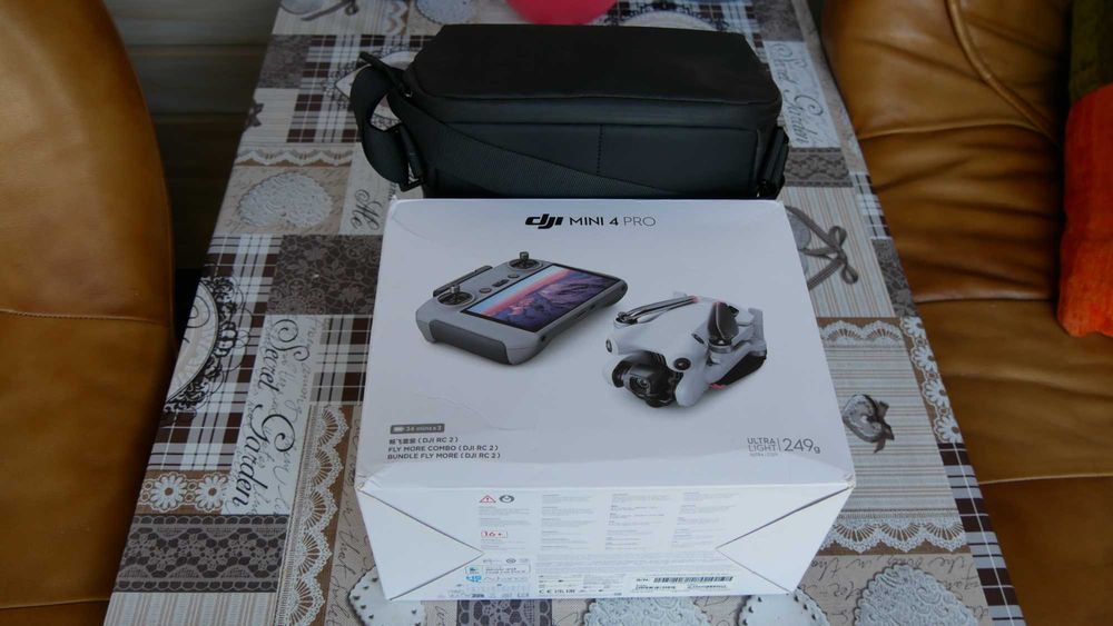 Dron dji mini 4 pro fly more combo rc2, dużo dodatków ,9 akumulatorów.
