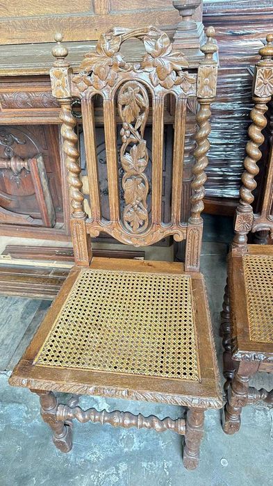 Rzeźbione krzesła z plecionką – 5 sztuk, do renowacji