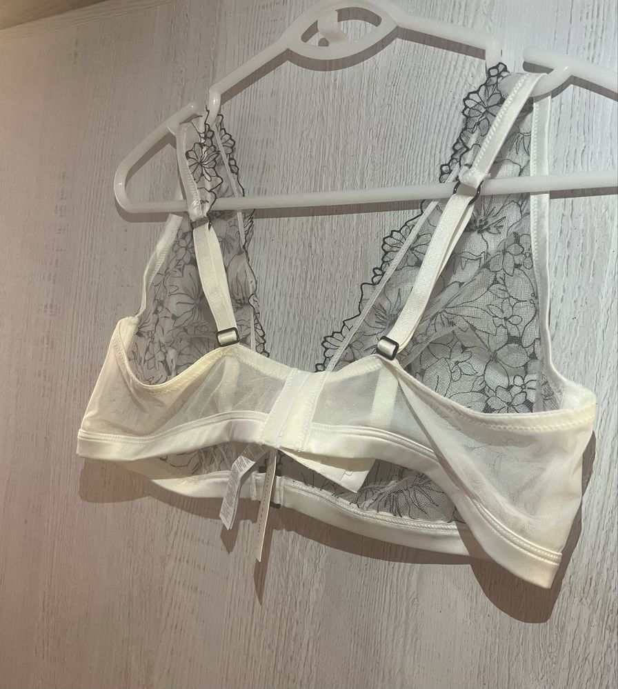 Śliczny biustonosz koronka trójkąty Intimissimi