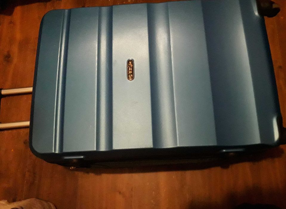 Walizka kabinowa Podróżna na 4kółkach