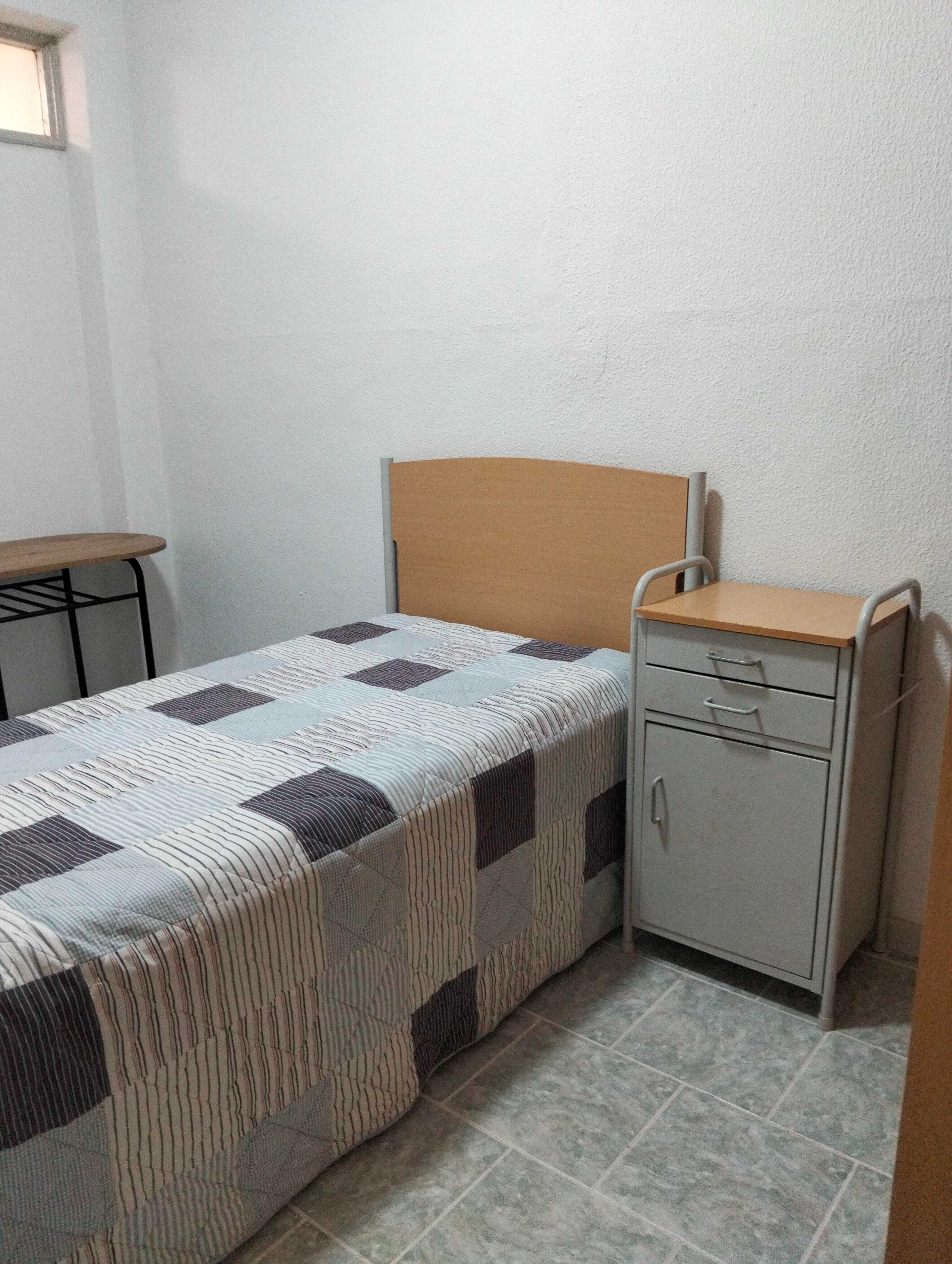 Quarto para arredamento.