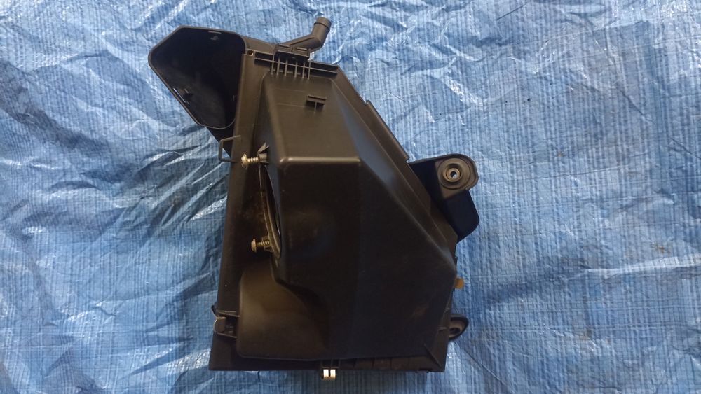 Корпус повітряного фільтра BMW 3 E90 E91 2005-2012  р. 2.0 D N47 177кс