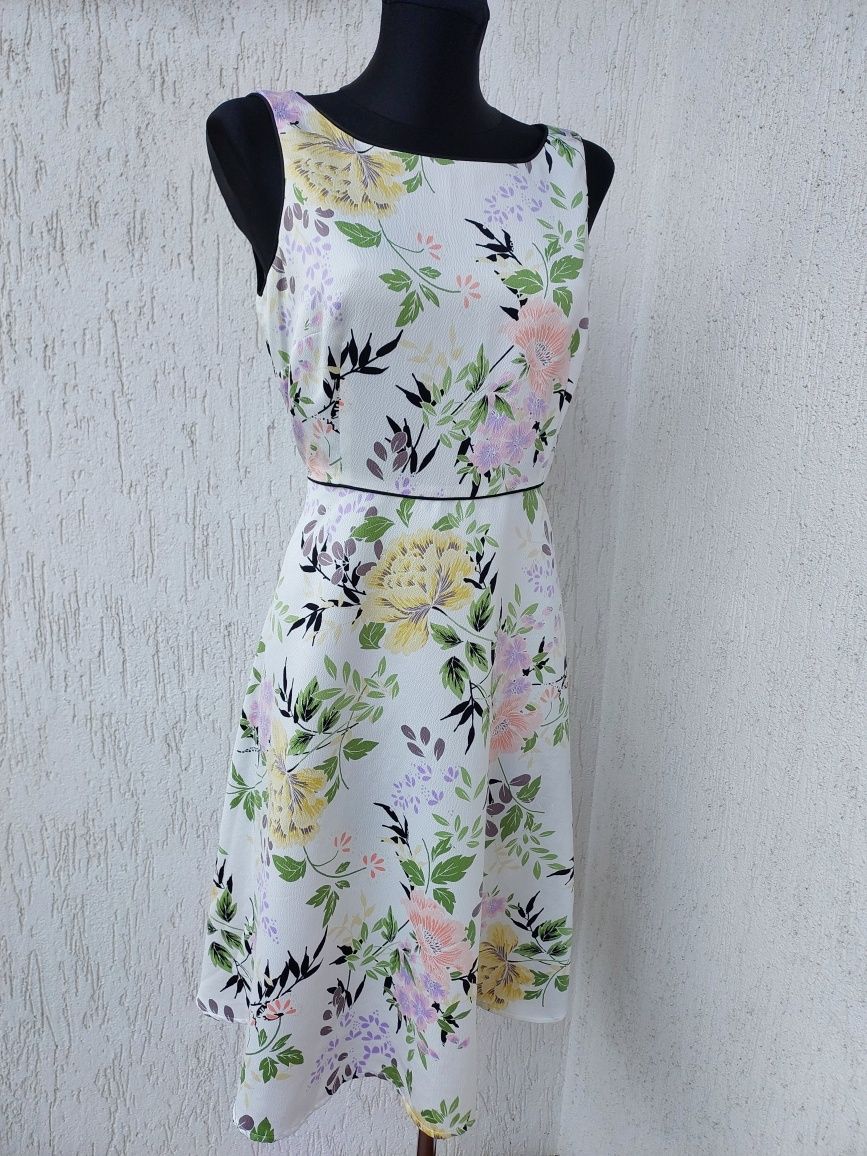 Letnia sukienka w roz M/L.