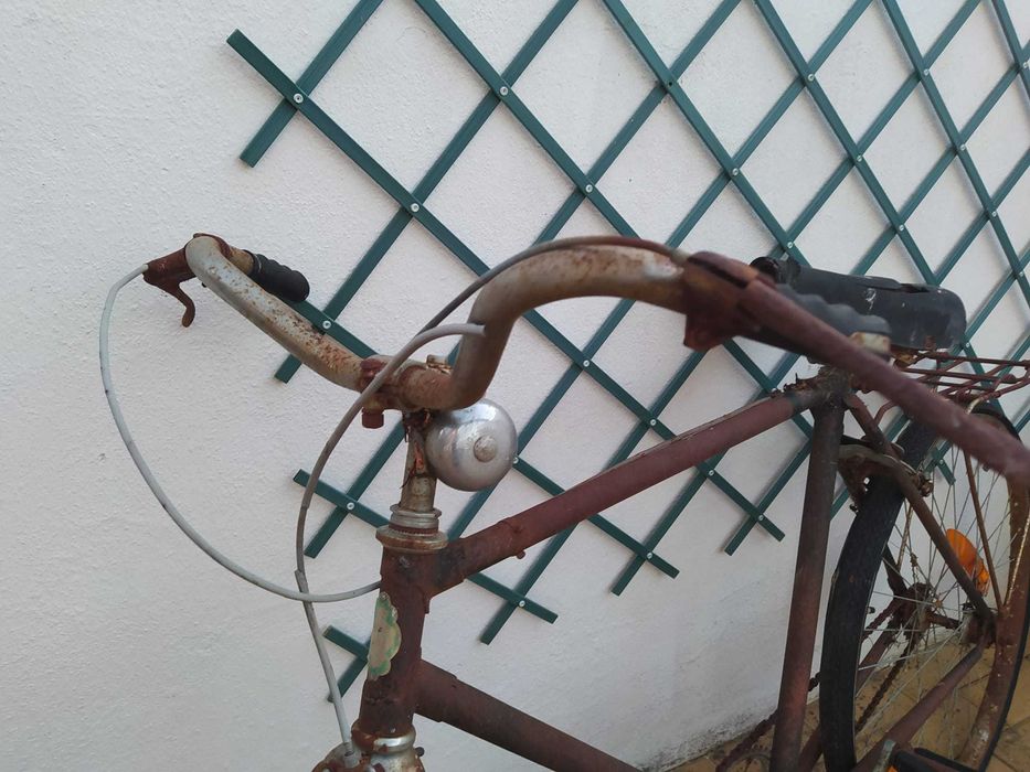 Bicicleta antiga velha, estilo pasteleira