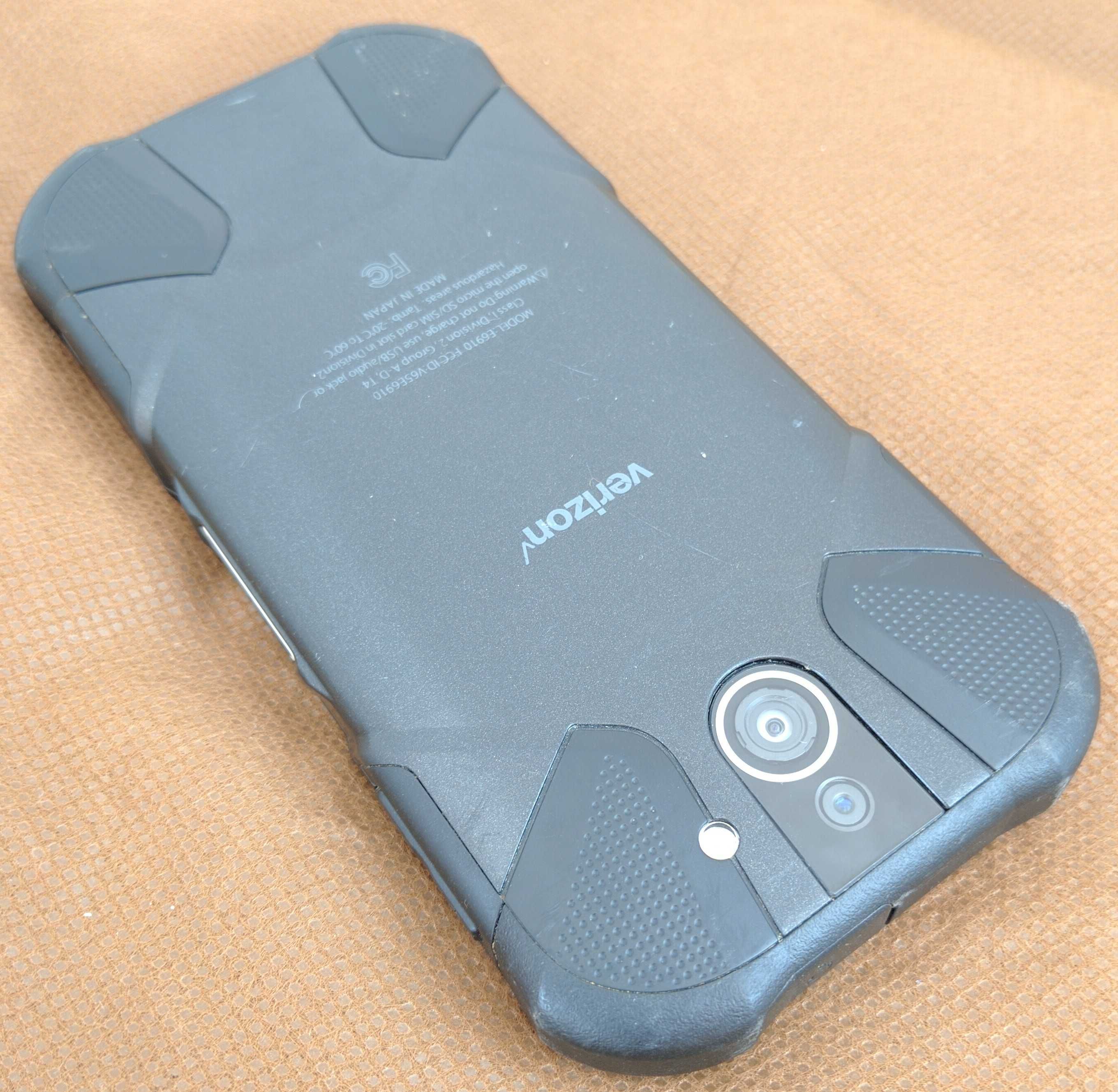 Японский Kyocera Duraforce PRO 2,  E6910 (4/64), оригинал, без ремонта