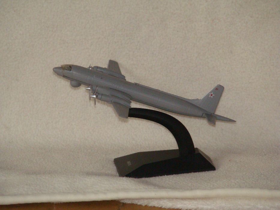 продам модели самолетов выполнены из алюминия, не пластик, длина-17 см