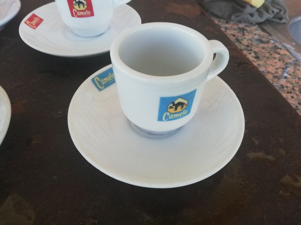 Chávenas de café camelo, valena, corsini