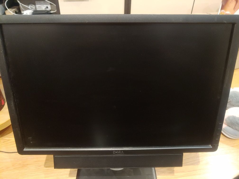 Монитор DELL 2213t с саундбаром в отличном состоянии