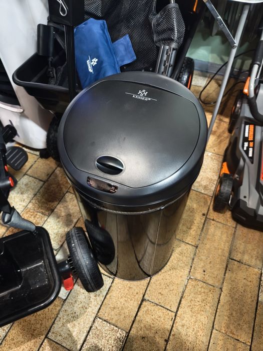 Otwierany na ruch kosz na śmieci 56 l