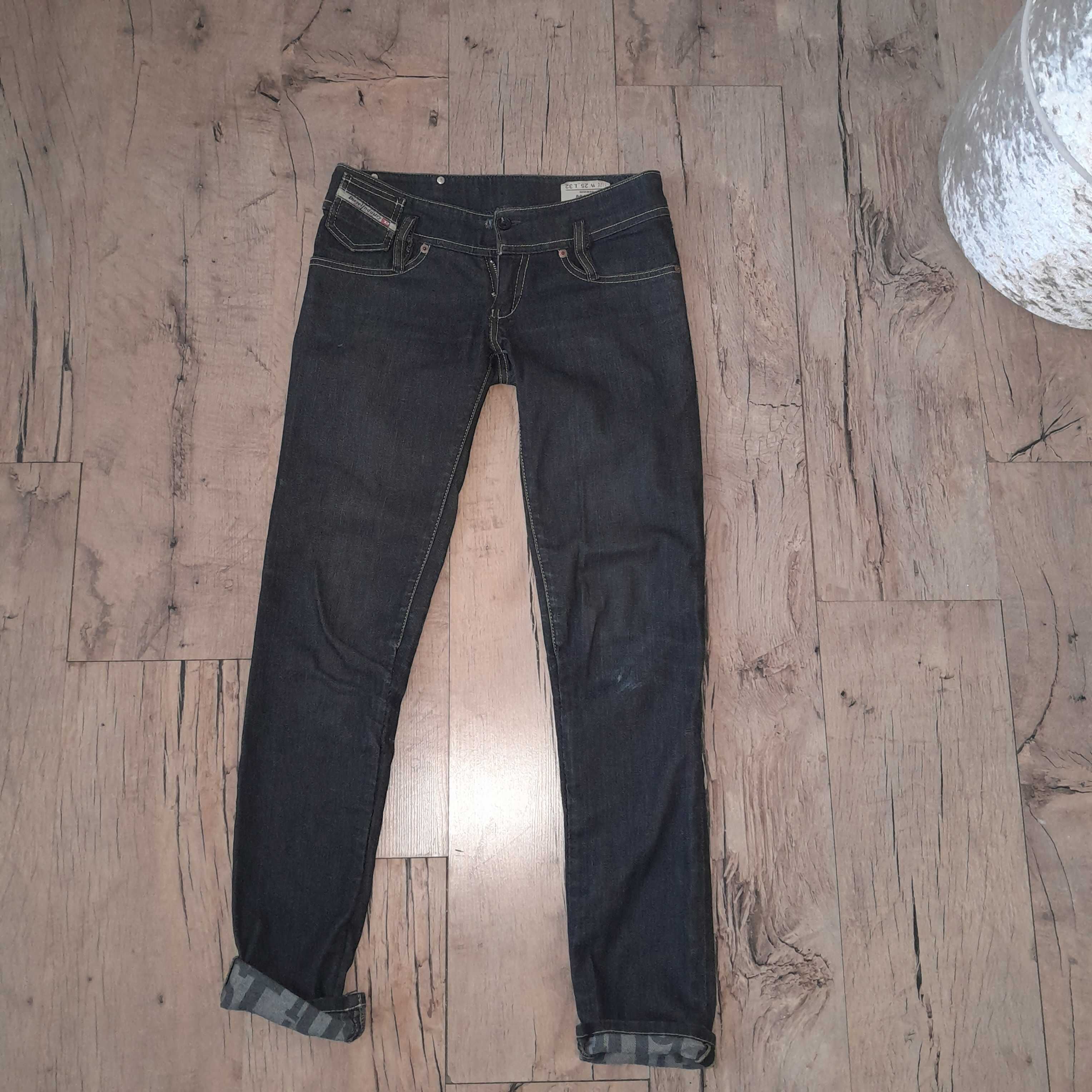 Granatowe spodnie jeansowe Diesel XS 25/32