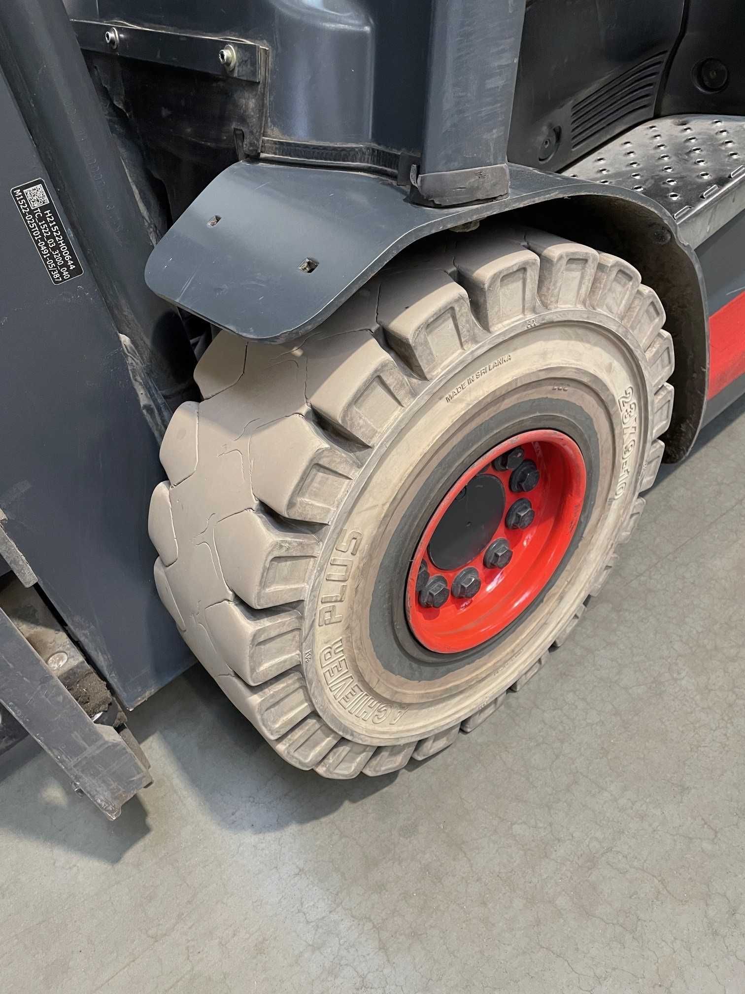 Wózek widłowy elektryczny LINDE E25 / udźwig 2.5T / TRIPLEX