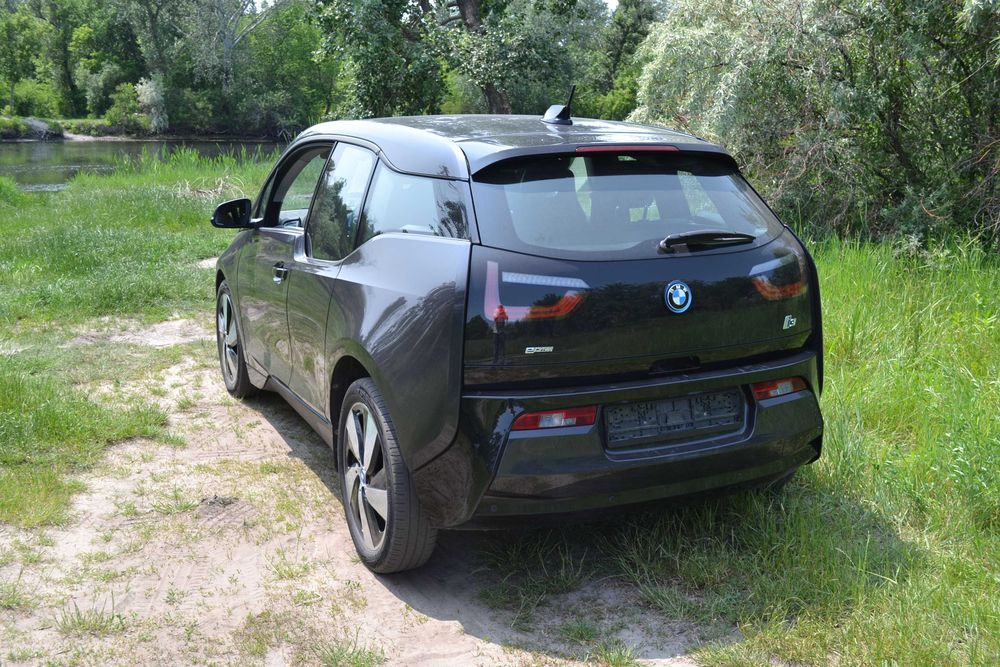 Електричний автомобіль БМВ I3