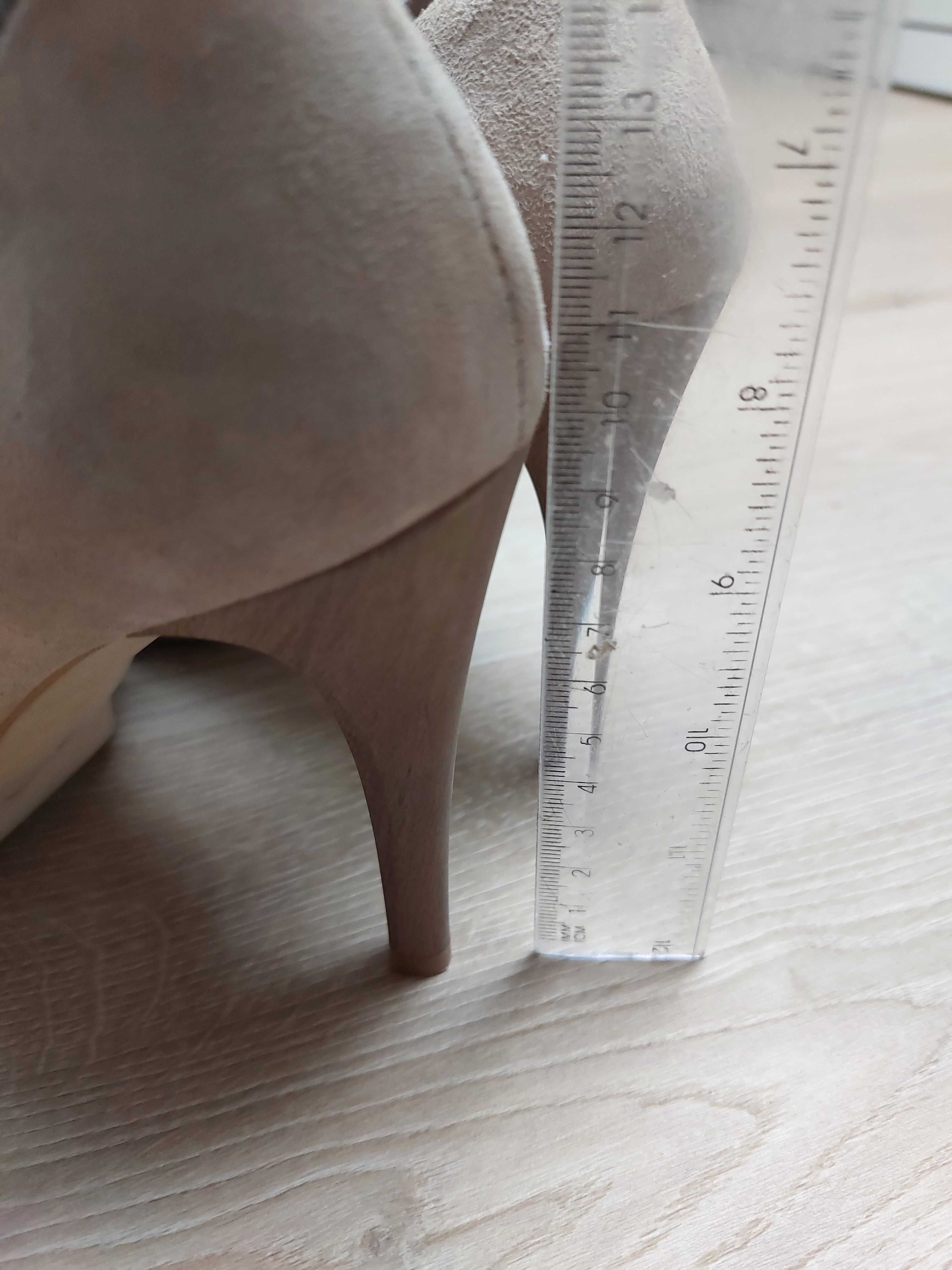 Beżowe pantofle na obcasie - rozmiar 37 skóra marka Embis