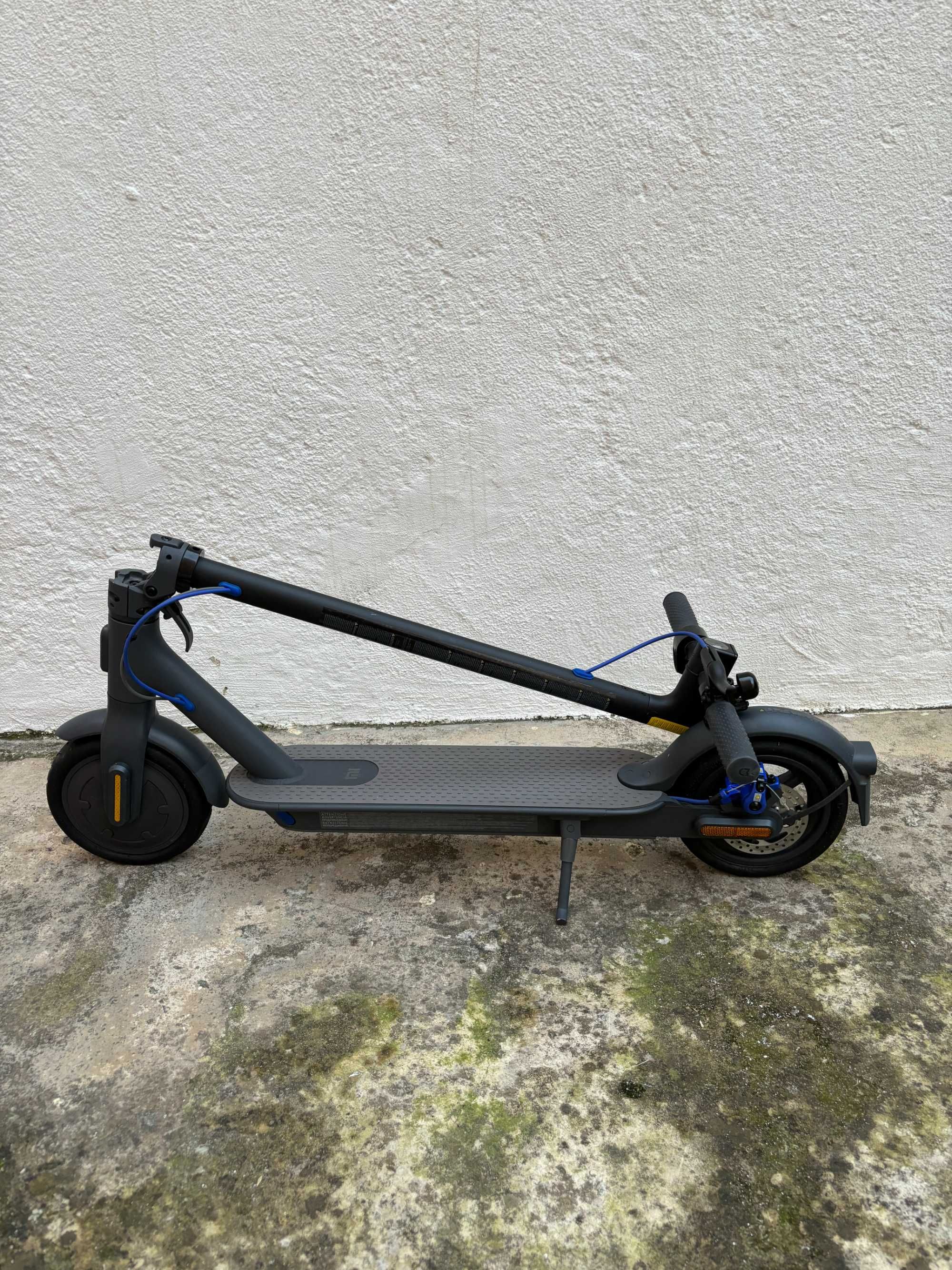 Trotinete Xiaomi Electric Scooter 3 c/ acessórios incluídos