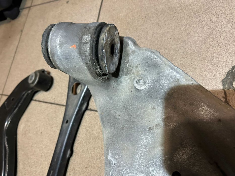 Wahacz lewy tył audi a4 b6 sedan kombi komplet