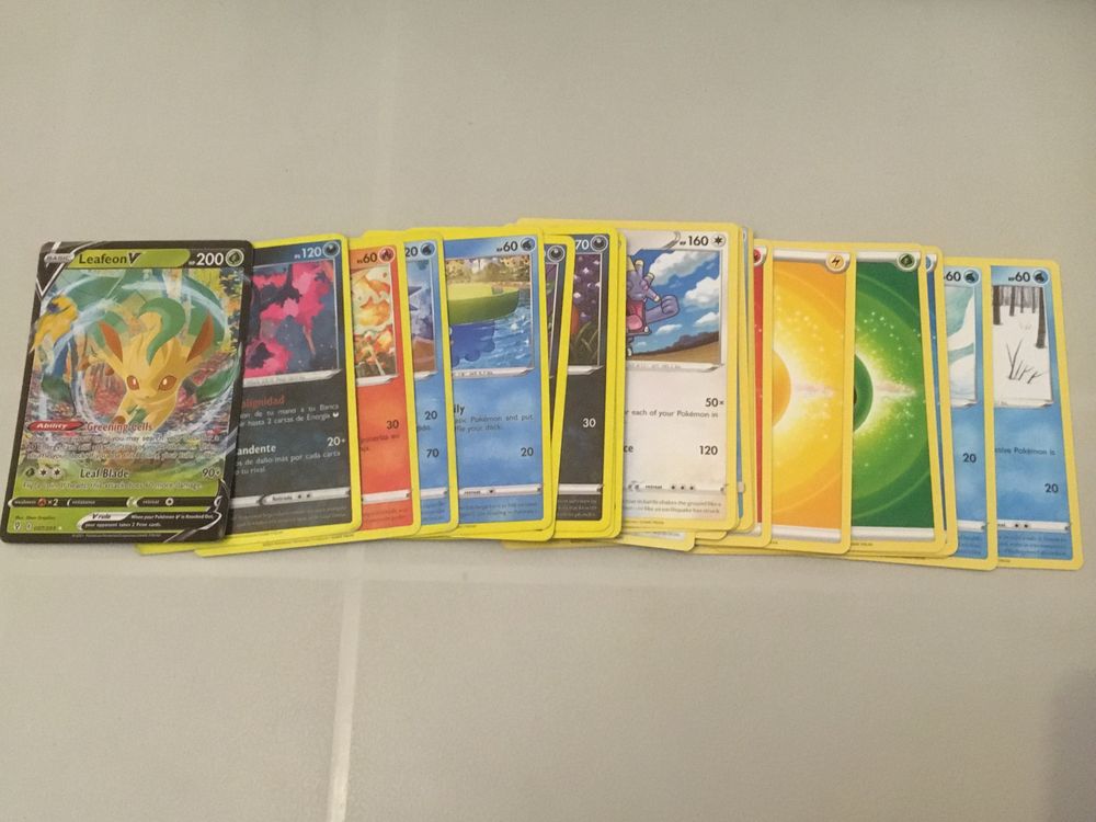 Cartas Pokémon lotes várias coleções (V e Vmax)/ holo / elementos