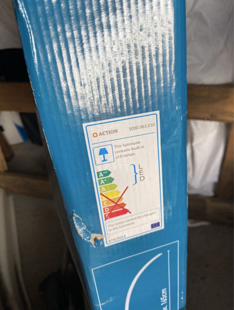 Wygięta zakrzywiona srebrna łukowa lampa stojąca LED