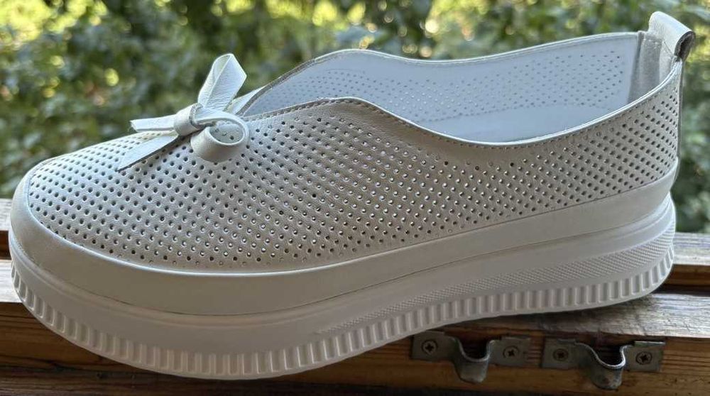 Мокасини білі жіночі 39 розмір