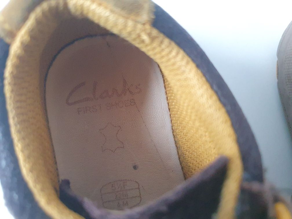 Markowe buty dziecięce Clarks rozmiar 22