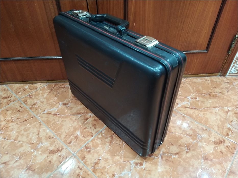 Mala de negócios ou pasta executiva casa quarto apartamento vivenda.