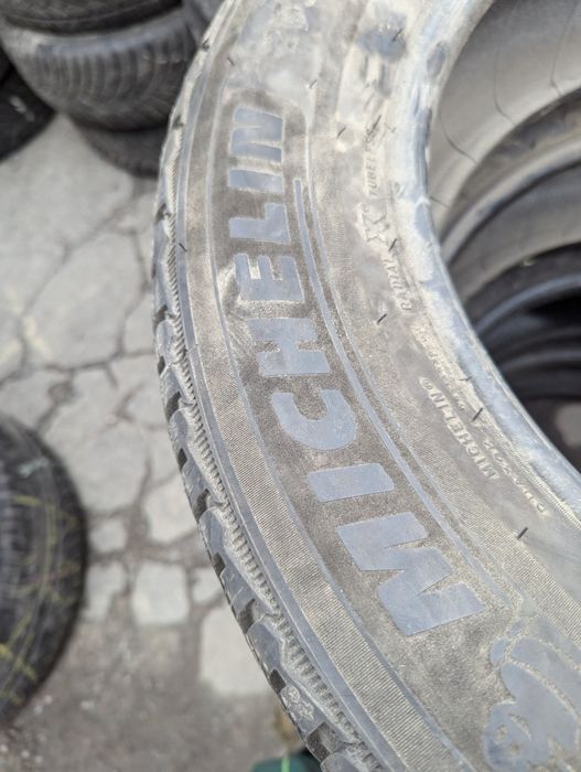 235/60R18 Michelin