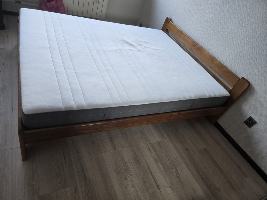 Łóżko i materac do spania 160x200