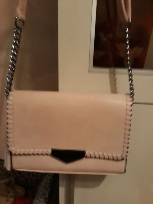 Torebka damska z frędzlami.