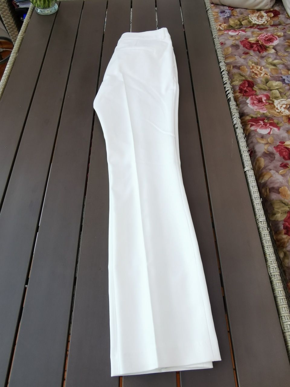 Spodnie białe na kant