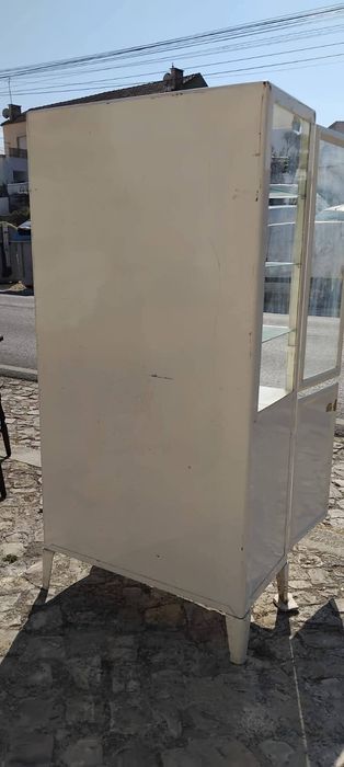 Vitrine em ferro