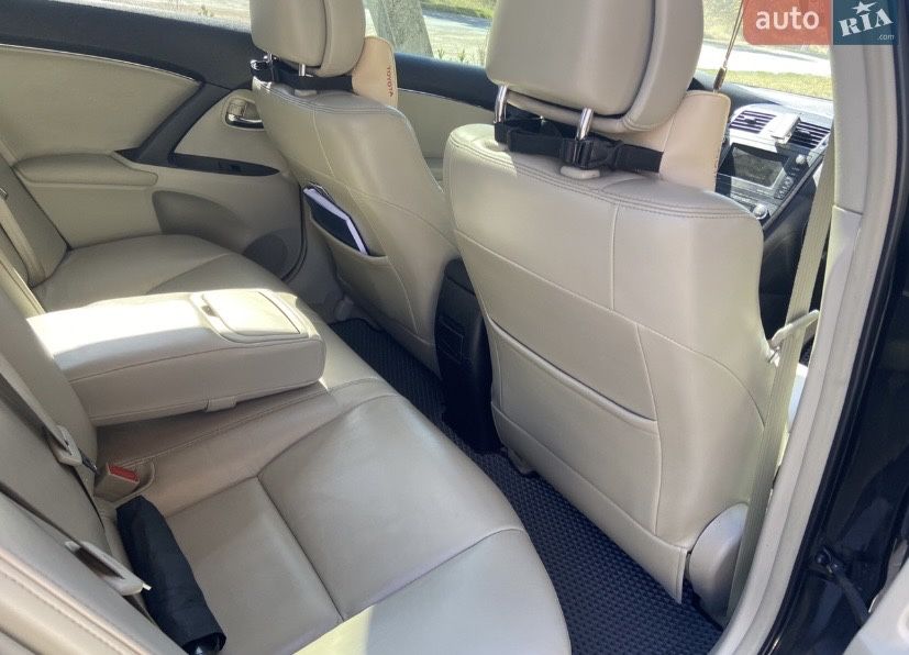 Тойота Авенсіс 2008 року випуску