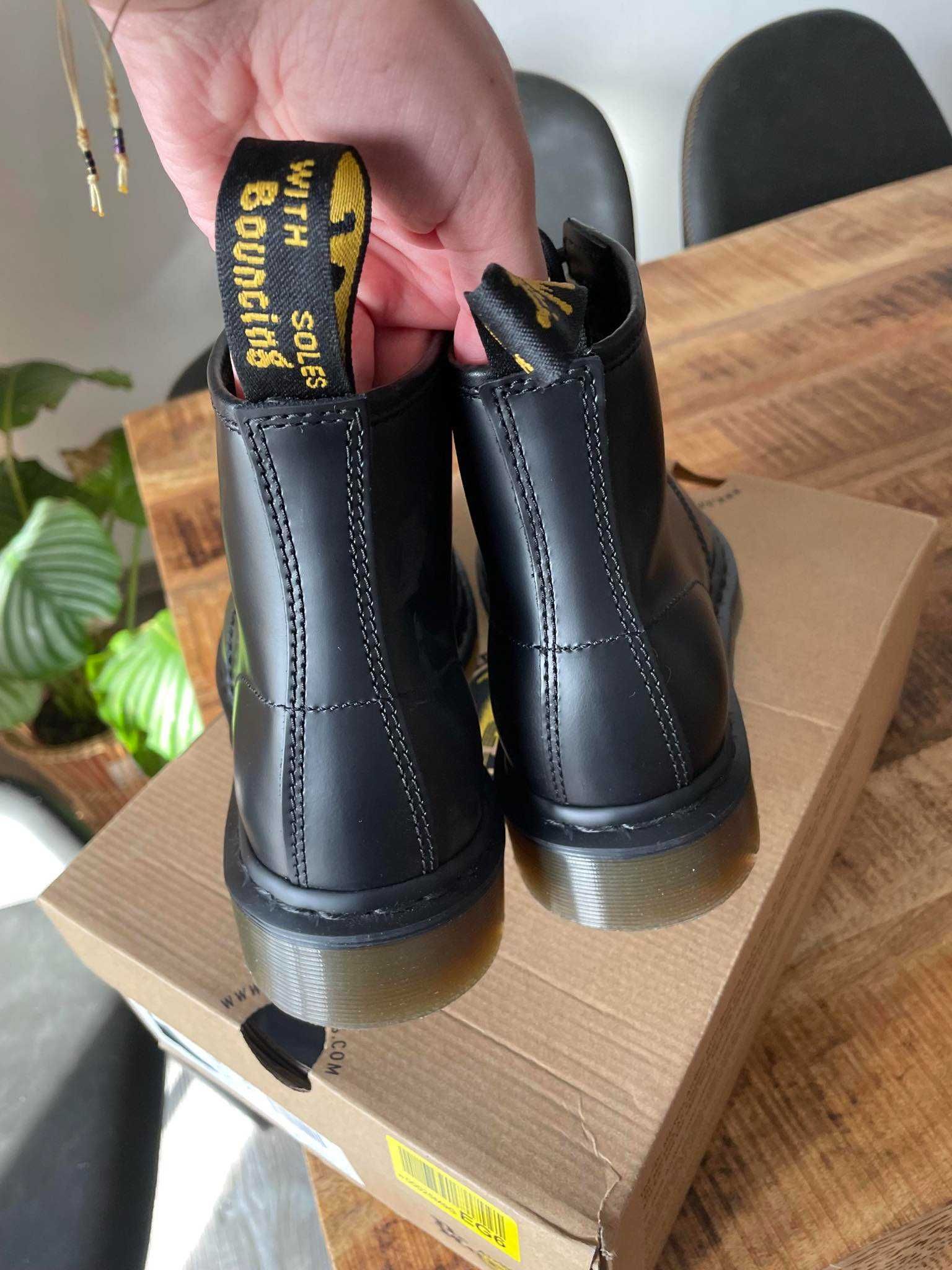 Dr. Martens sznurowane r. 39, nowe z metką i pudełkiem, zalando