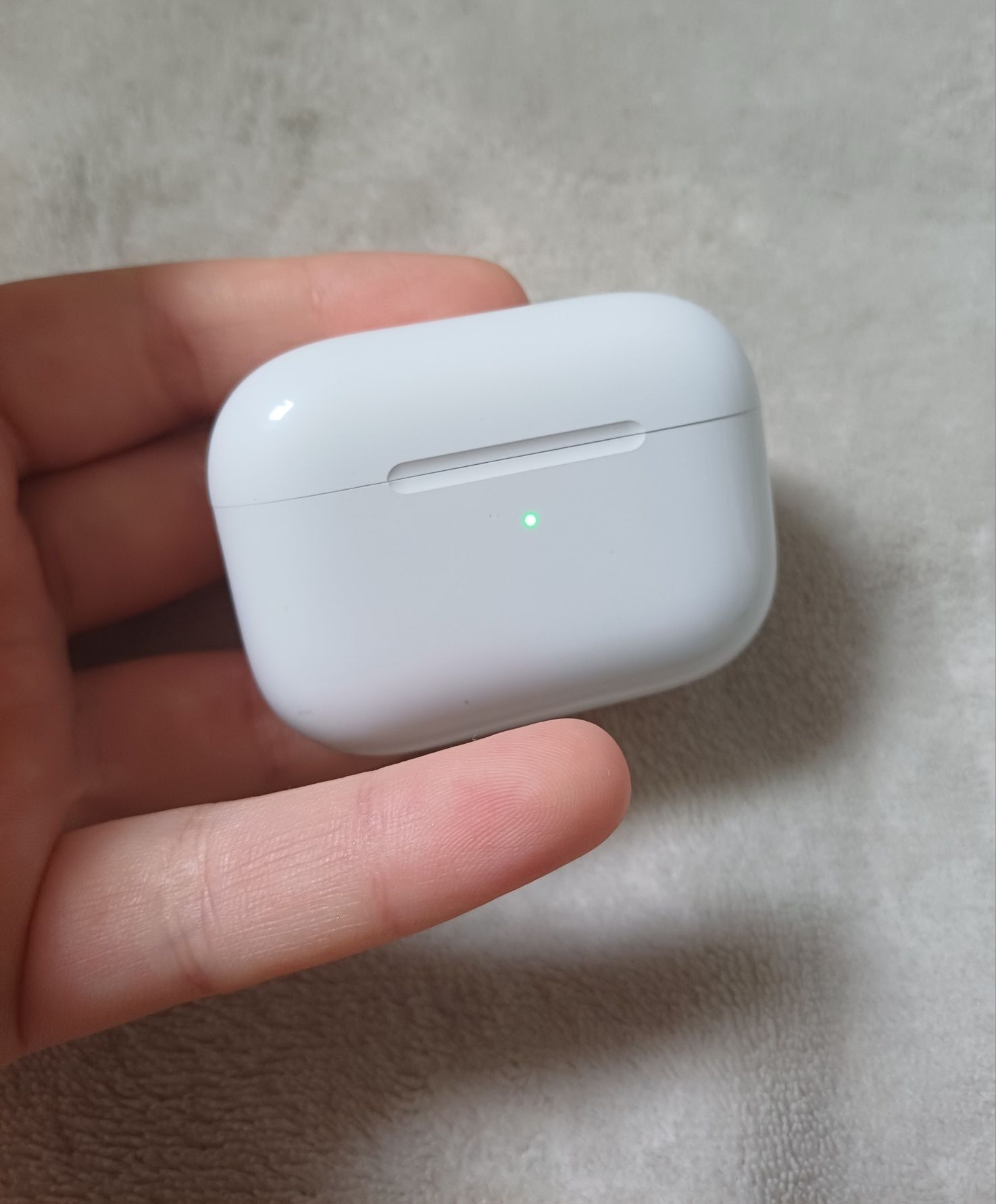AirPods Pro (2nd generation) чохол в подарунок