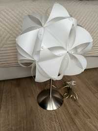 Biała lampa stojąca stołowa, lampka kwiat