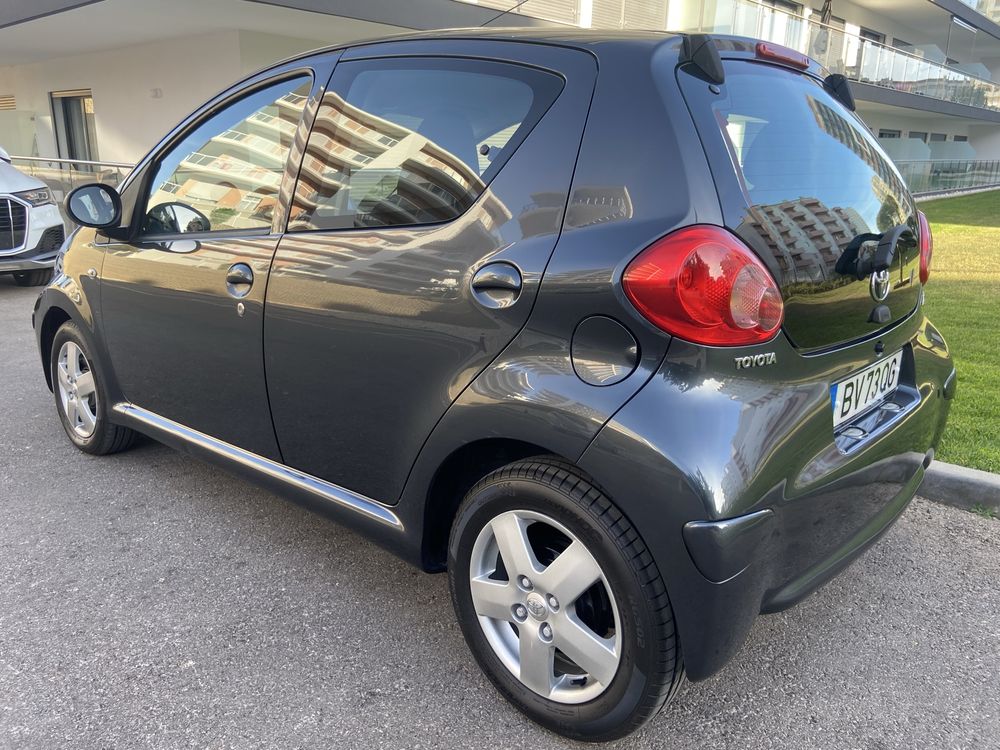 Toyota Aygo • Jantes Especiais • Multimidia • AC  • 129 mil km