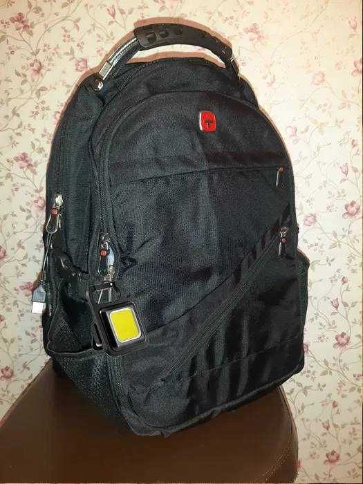 Дуже гарний рюкзак з USB та ортопед.спинкою + ліхтарик + дощовик