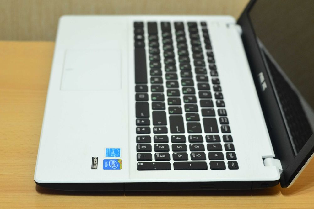 Ноутбук Asus X551MA Intel Celeron N2815 RAM 8Gb SSD128 Батарея 7 годин