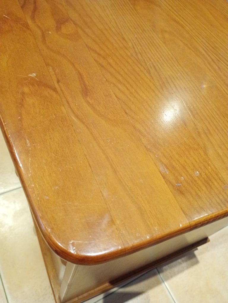 Mesa de cabeceira de madeira
