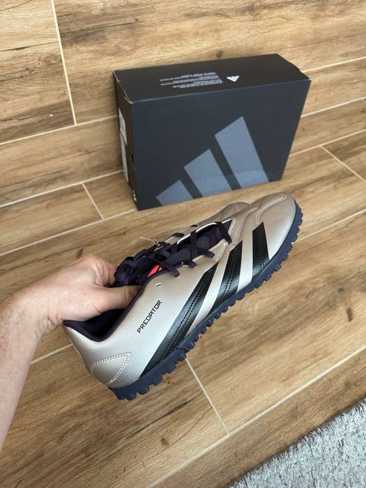 Сороконожки Adidas Predator