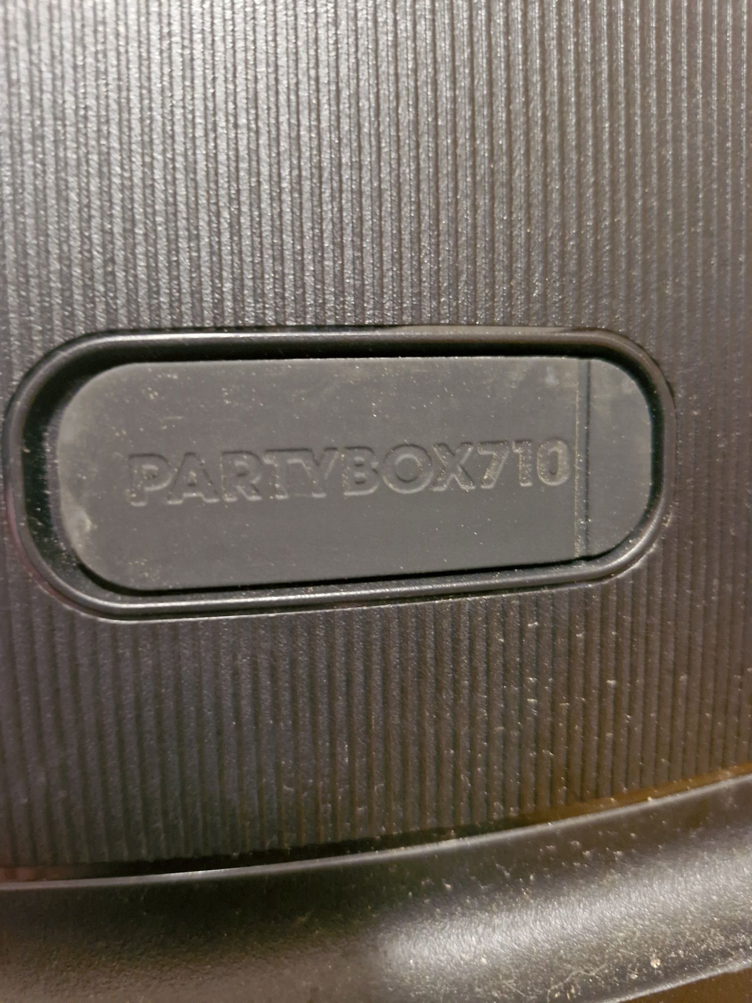 Coluna jbl patybox710 em perfeito estado. Usei 2 vezes apenas .