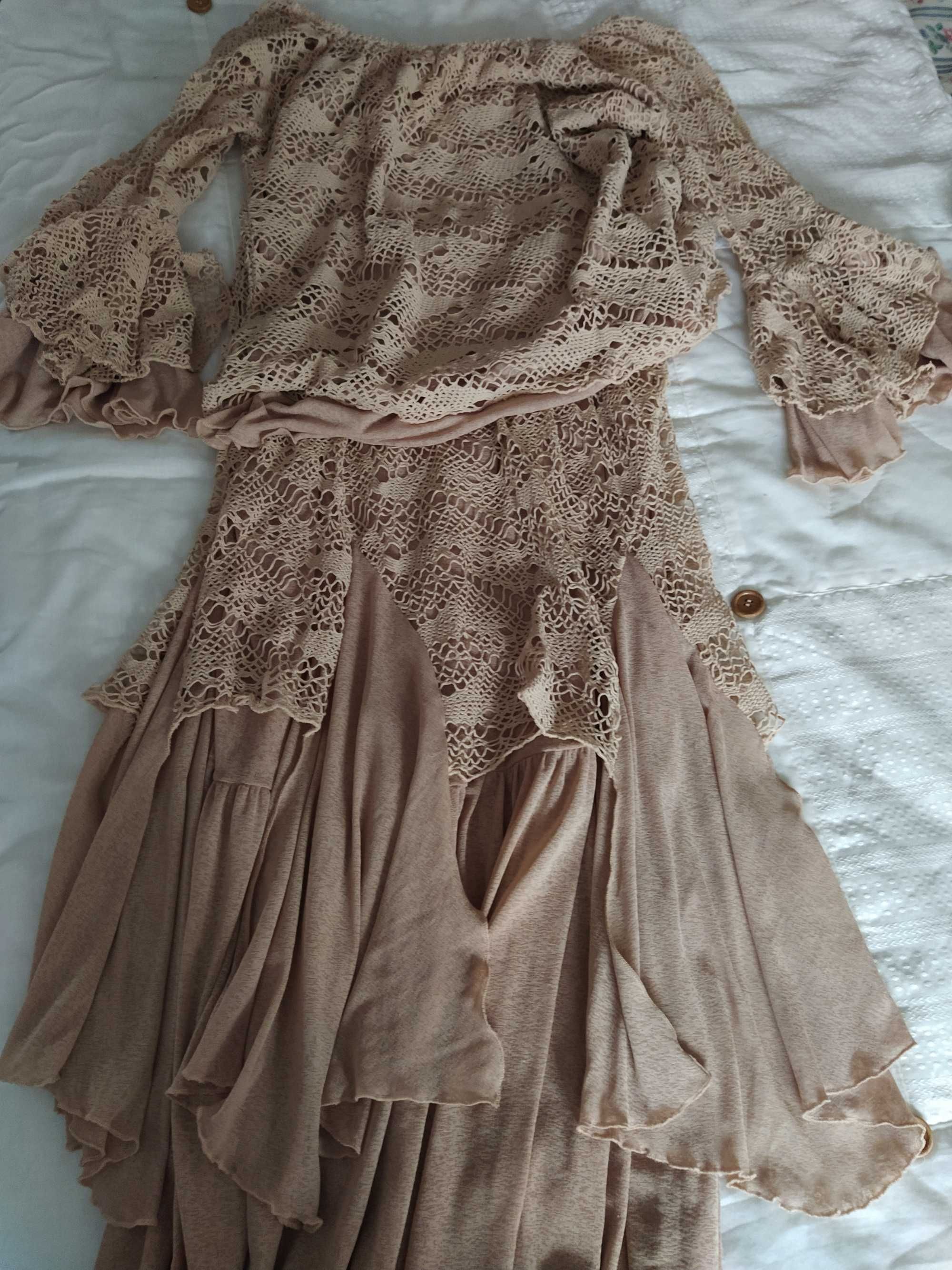 Conj. novo Saia + Blusa bege em renda crochet tam. M/L