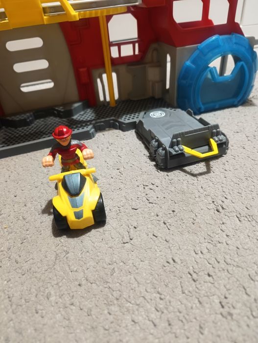 Baza (remiza strażacka) z bajki Transformers Rescue Bots