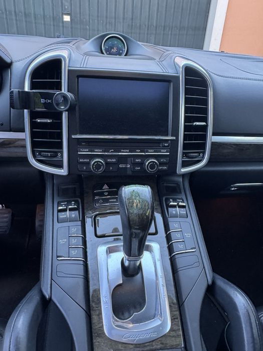 Porsche Cayenne muito estimado com pouco kms