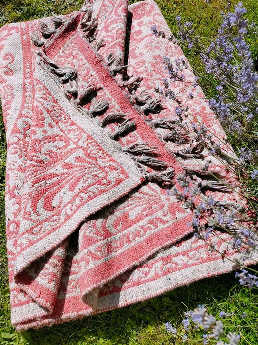 Килим вовняний на підлогу